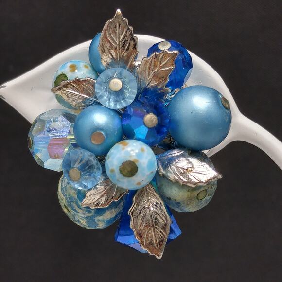Vendome Blue Beaded Clip Earrings, Aurora Borealis, Silver Leaves, 1960s Vintage - Picture 4 of 10
